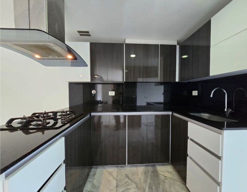 Exclusive 3-Bedroom Apartment in Laureles, Medellín - Image 1