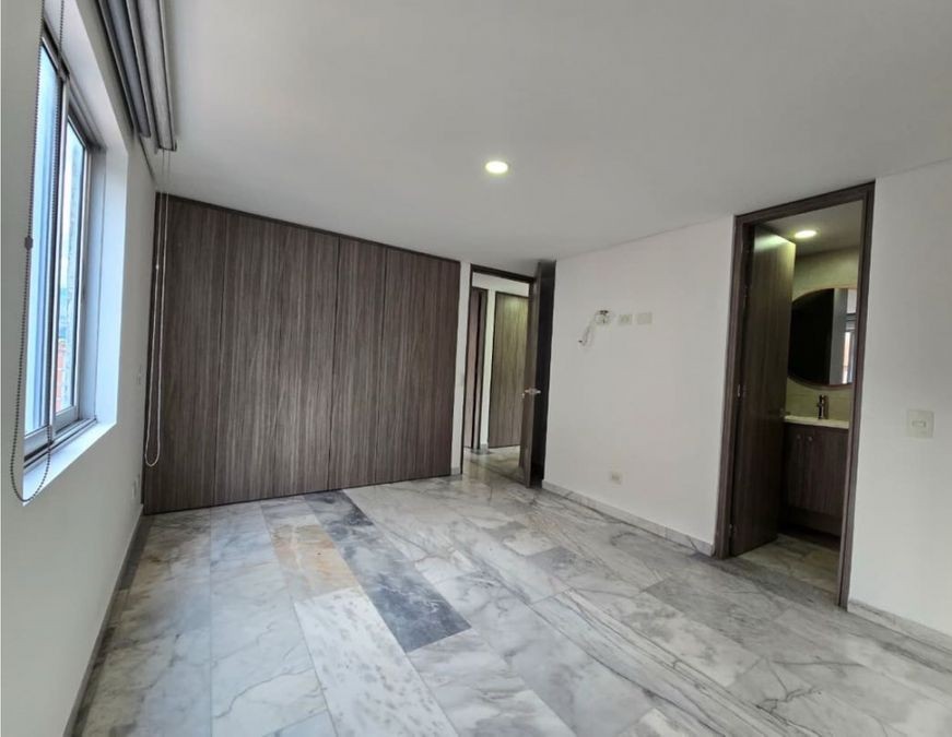 Exclusive 3-Bedroom Apartment in Laureles, Medellín - Image 3