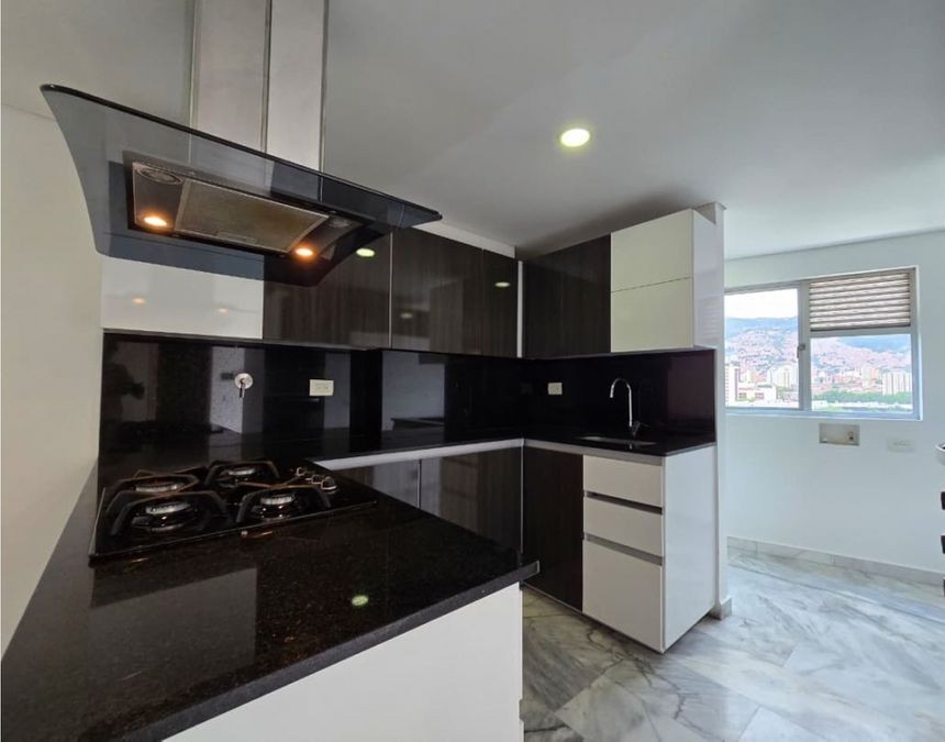 Exclusive 3-Bedroom Apartment in Laureles, Medellín - Image 9