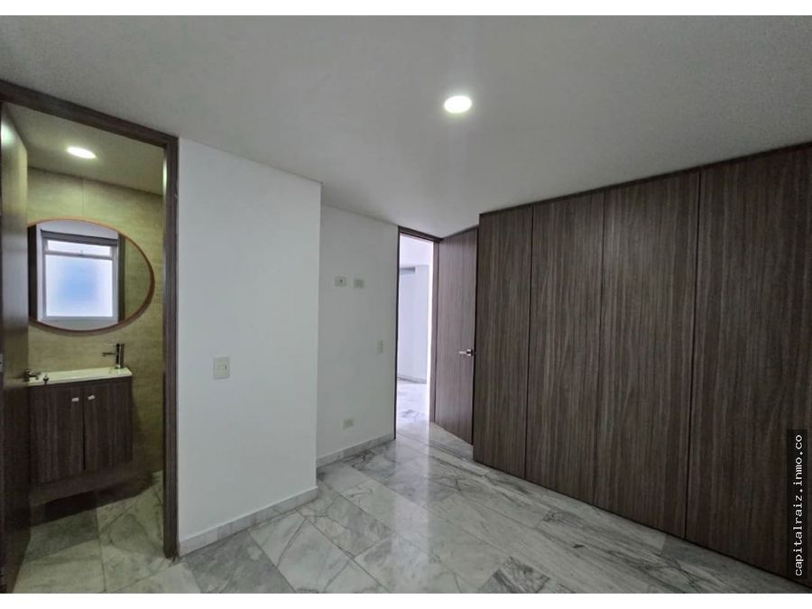 Exclusive 3-Bedroom Apartment in Laureles, Medellín - Image 11