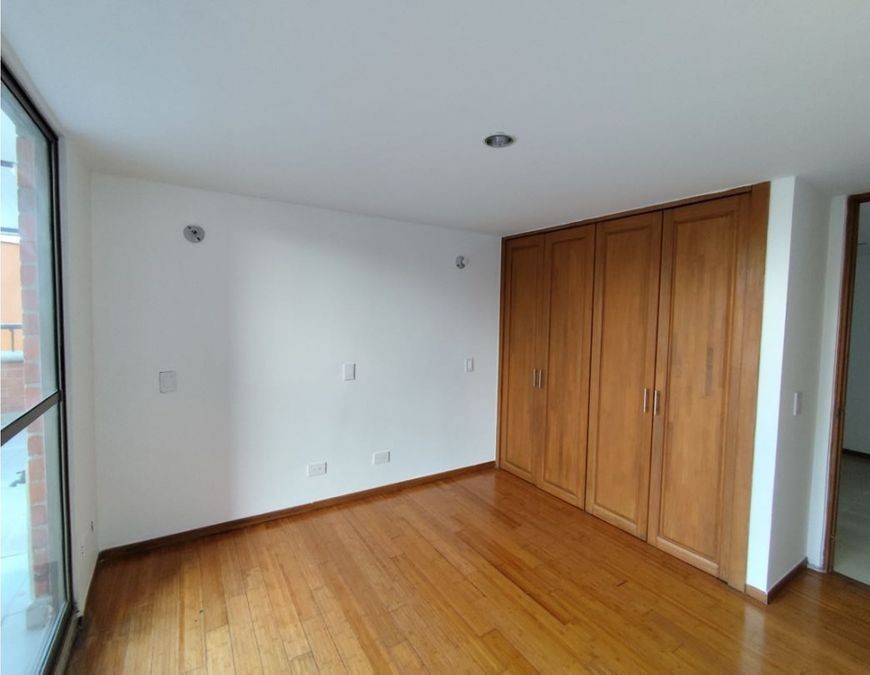 Spacious 3-Bedroom Apartment with 98 m² Terrace and Panoramic City Views in Sabaneta - Image 7