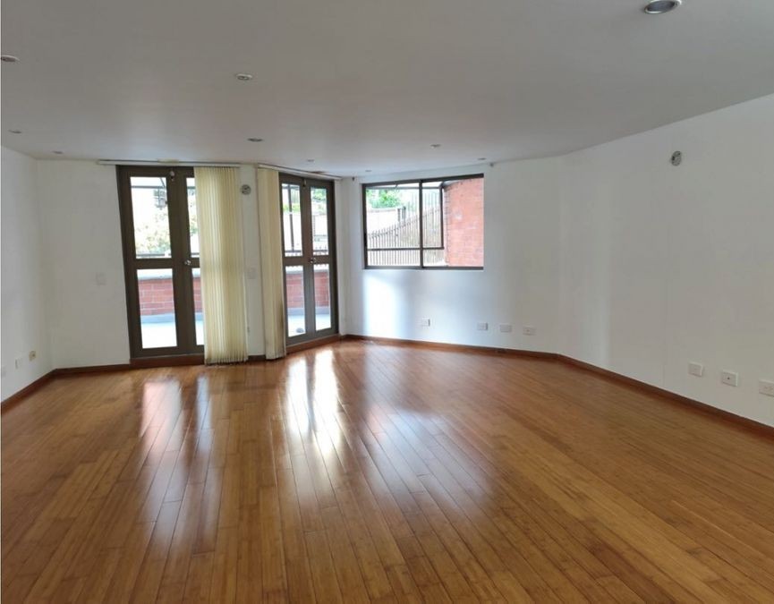 Spacious 3-Bedroom Apartment with 98 m² Terrace and Panoramic City Views in Sabaneta - Image 9