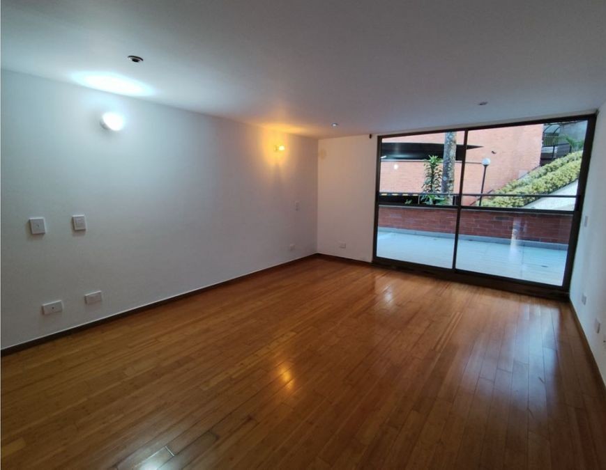 Spacious 3-Bedroom Apartment with 98 m² Terrace and Panoramic City Views in Sabaneta - Image 6