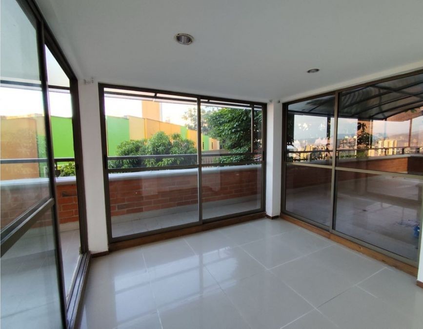 Spacious 3-Bedroom Apartment with 98 m² Terrace and Panoramic City Views in Sabaneta - Image 8