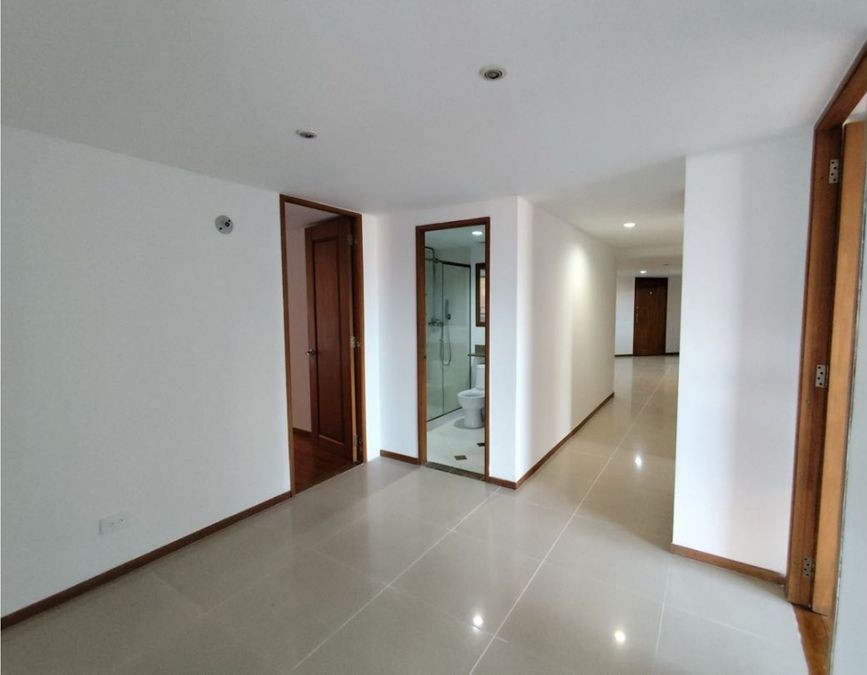 Spacious 3-Bedroom Apartment with 98 m² Terrace and Panoramic City Views in Sabaneta - Image 4