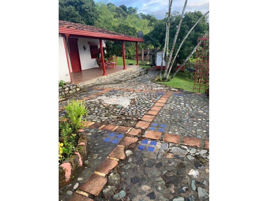 Spacious 7-Bedroom Country Estate with Pool and Tourism Potential in Santa Bárbara - Image 6