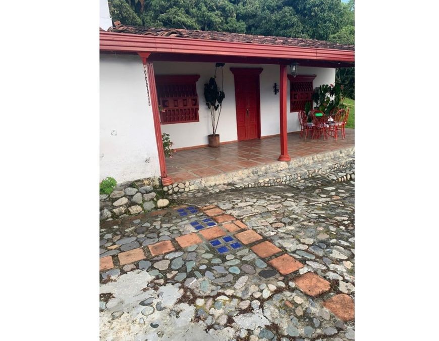 Spacious 7-Bedroom Country Estate with Pool and Tourism Potential in Santa Bárbara - Image 7