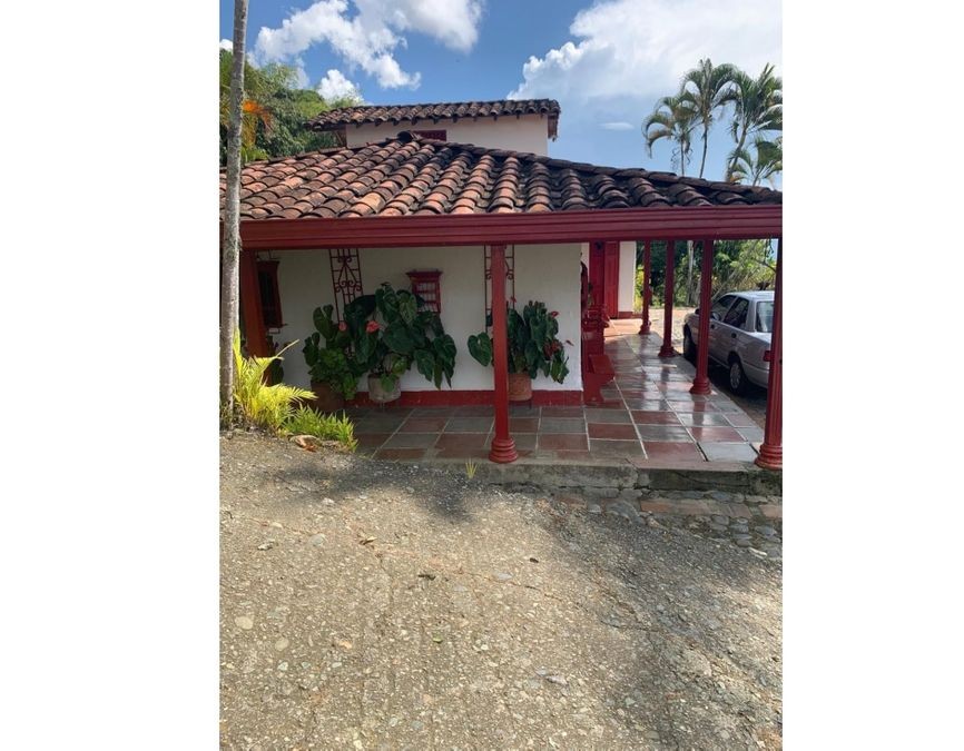 Spacious 7-Bedroom Country Estate with Pool and Tourism Potential in Santa Bárbara - Image 13