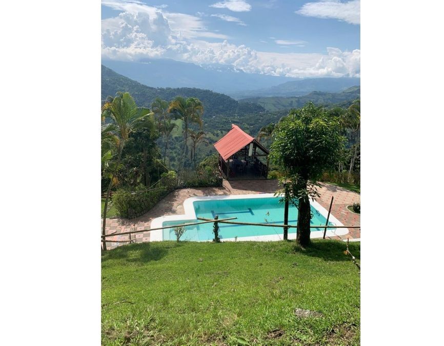 Spacious 7-Bedroom Country Estate with Pool and Tourism Potential in Santa Bárbara - Image 9