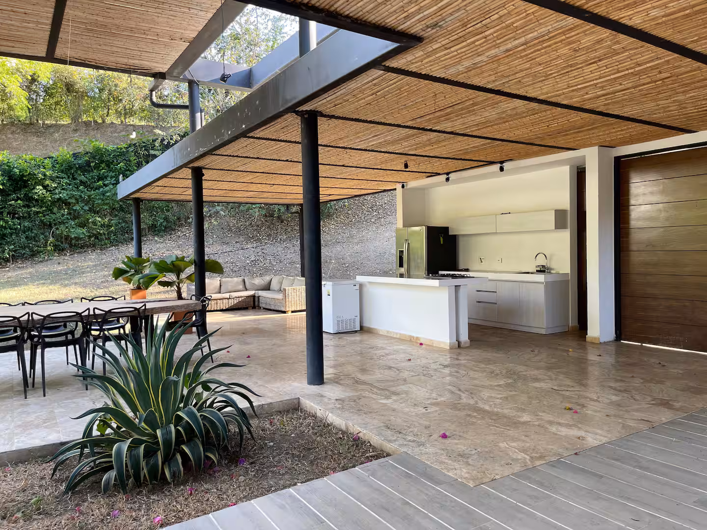 Luxury Furnished Country Estate with Tourism Potential in Santa Fe de Antioquia - Image 6