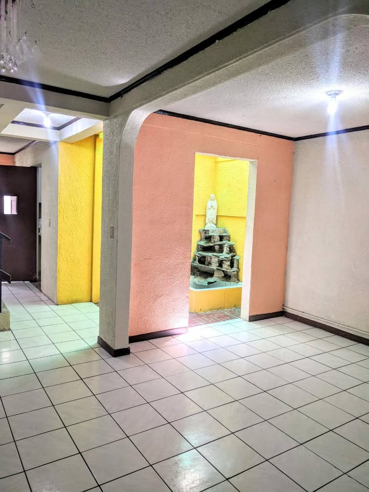 Beautiful 4-Bedroom House in Private Residential Passage – San Salvador - Image 1