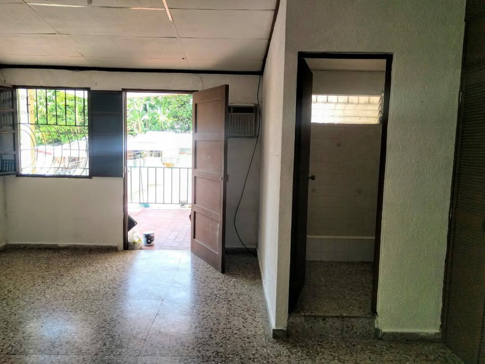 Beautiful 4-Bedroom House in Private Residential Passage – San Salvador - Image 2