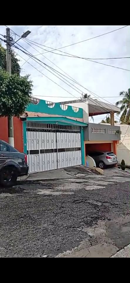 Beautiful 4-Bedroom House in Private Residential Passage – San Salvador - Image 10