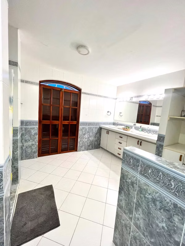 Luxury Furnished 5-Bedroom Duplex with Private Pool and Beach Access – Playa Blanca Resort - Image 9