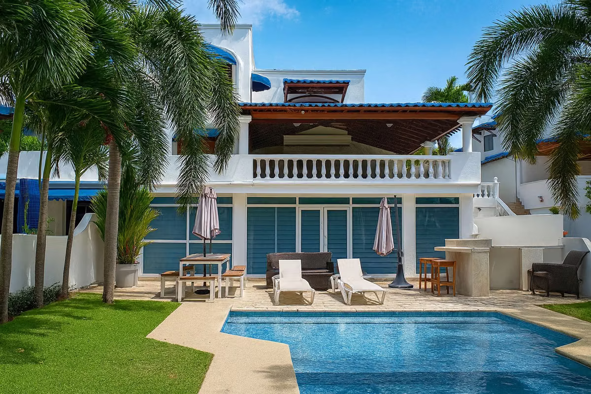 Luxury Furnished 5-Bedroom Duplex with Private Pool and Beach Access – Playa Blanca Resort - Image 1