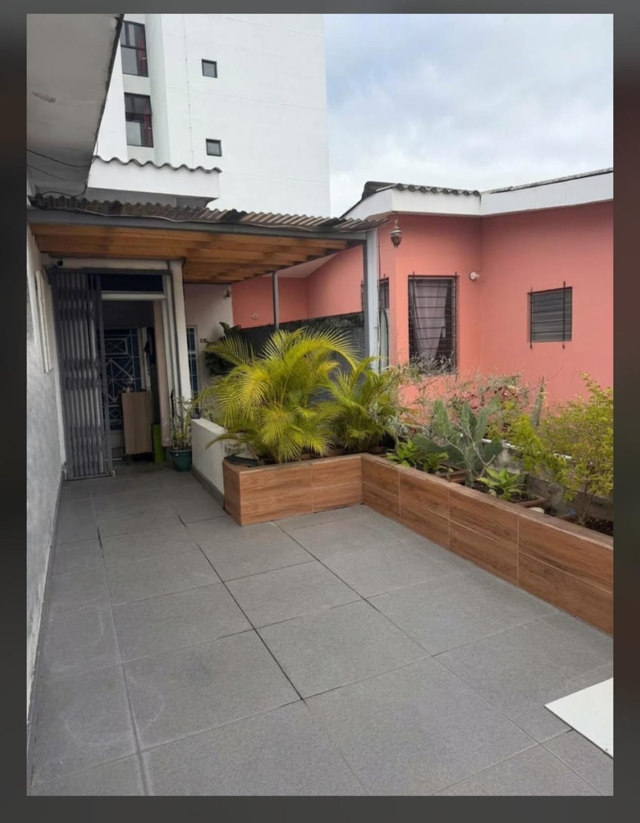 Single-Story House with Independent Apartment – Colonia Centroamérica, San Salvador - Image 1