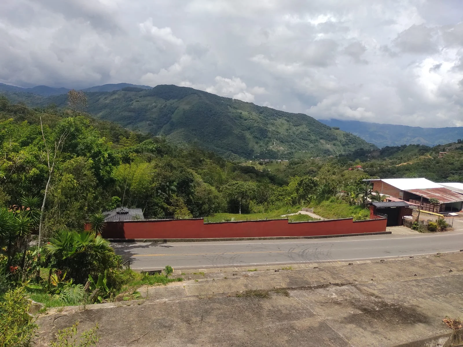 Development Land with Private Gated Access on the Medellín–Bogotá Highway, Cocorná - Image 1