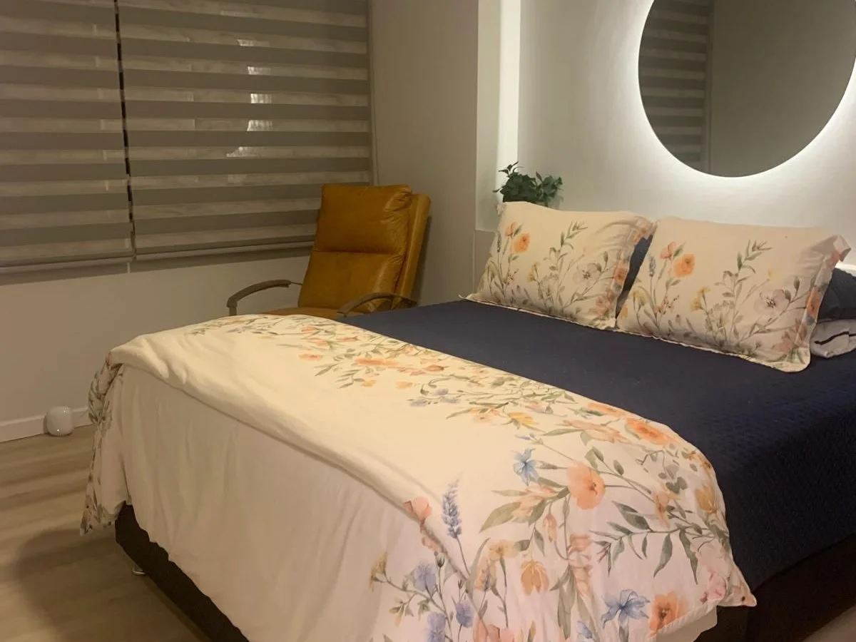 Remodeled Furnished 3-Bedroom Penthouse in Edificio Yerbabuena with Panoramic City Views - Image 9