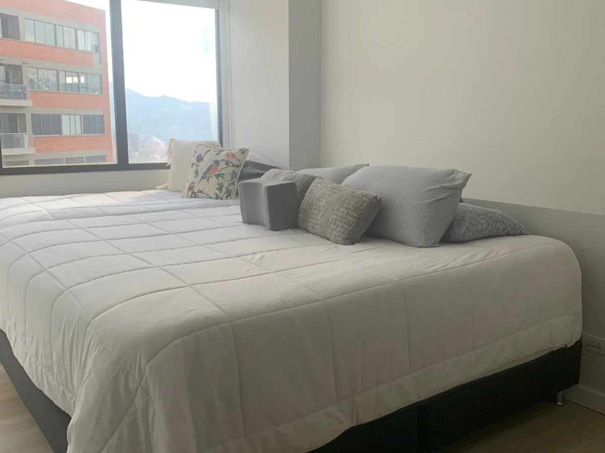 Remodeled Furnished 3-Bedroom Penthouse in Edificio Yerbabuena with Panoramic City Views - Image 5