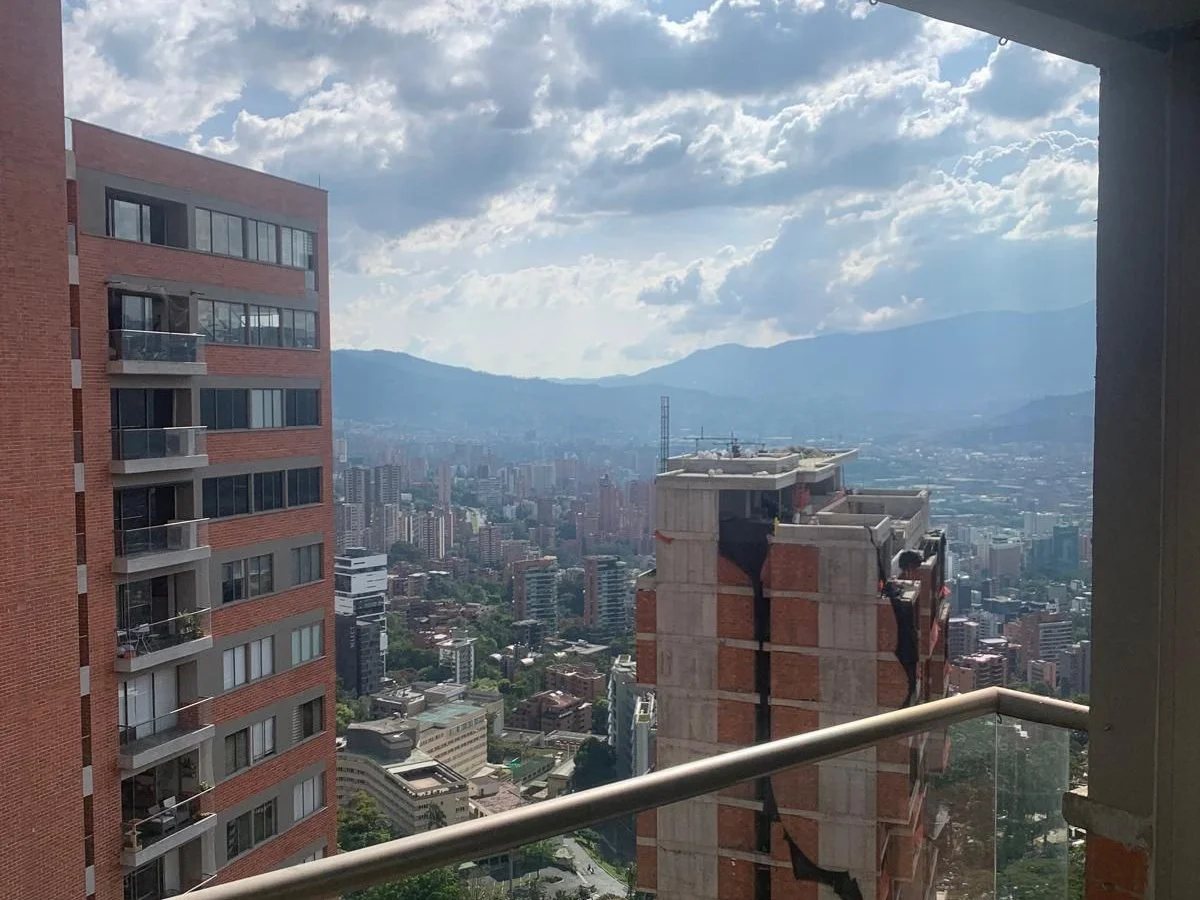 Remodeled Furnished 3-Bedroom Penthouse in Edificio Yerbabuena with Panoramic City Views - Image 7