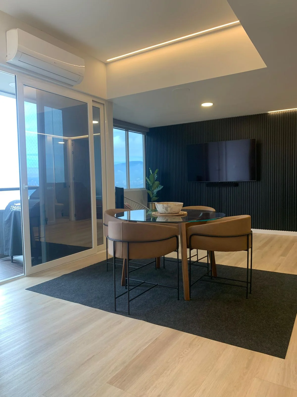 Remodeled Furnished 3-Bedroom Penthouse in Edificio Yerbabuena with Panoramic City Views - Image 11