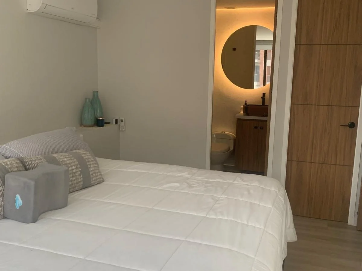 Remodeled Furnished 3-Bedroom Penthouse in Edificio Yerbabuena with Panoramic City Views - Image 4