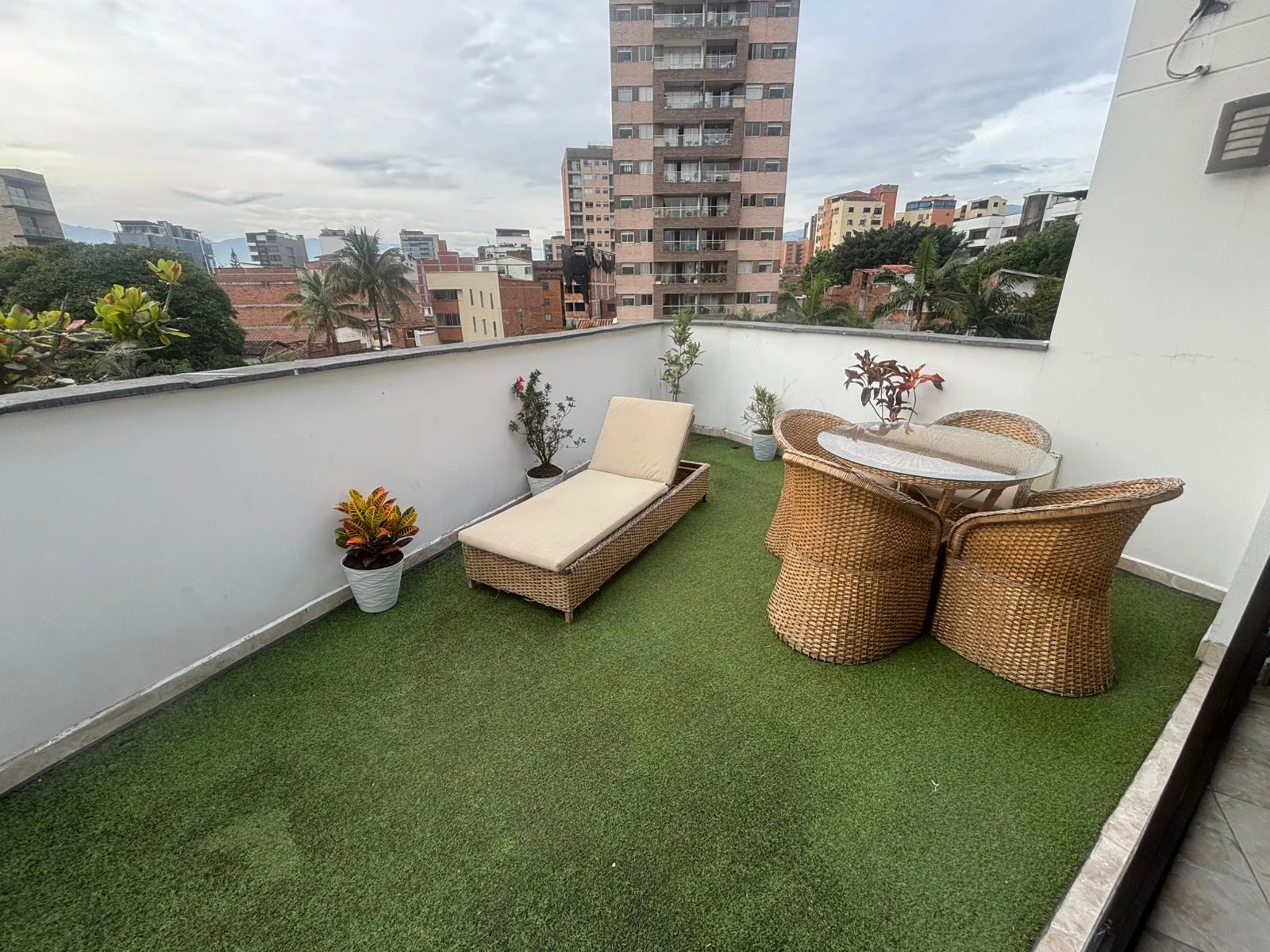 Airbnb-Approved Duplex in Laureles, Medellín – Two Independent Rental Units - Image 1