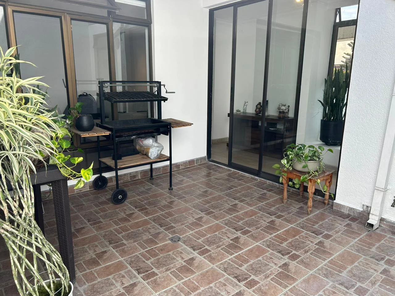 298 m² Luxury Smart Duplex Penthouse in Laureles with Private Jacuzzi, Bar, and Entertainment Terrac - Image 4