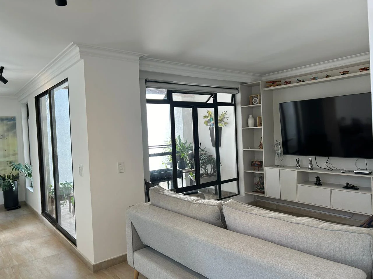 298 m² Luxury Smart Duplex Penthouse in Laureles with Private Jacuzzi, Bar, and Entertainment Terrac - Image 2
