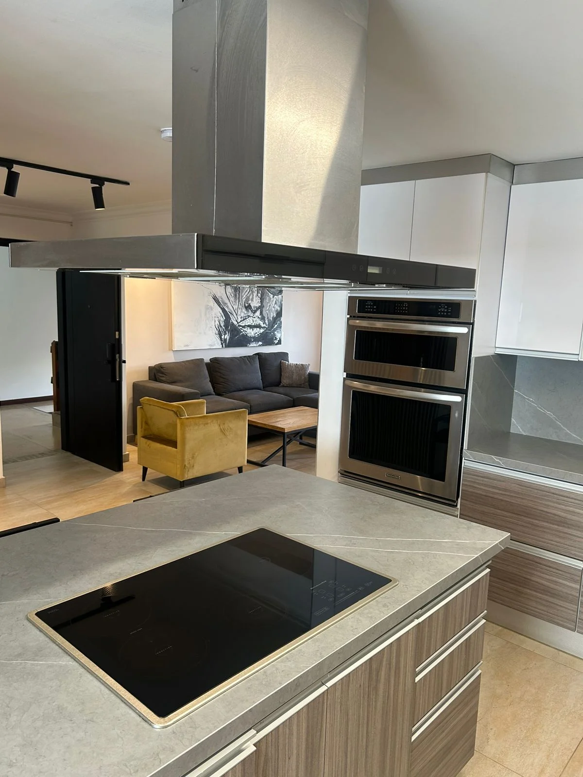 298 m² Luxury Smart Duplex Penthouse in Laureles with Private Jacuzzi, Bar, and Entertainment Terrac - Image 7