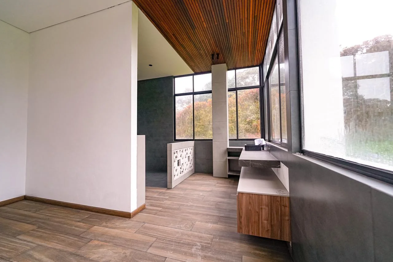 1,300 m² Sustainable Luxury Mansion in Alto de Las Palmas | Off-Grid Living, Panoramic Views & 10,10 - Image 14