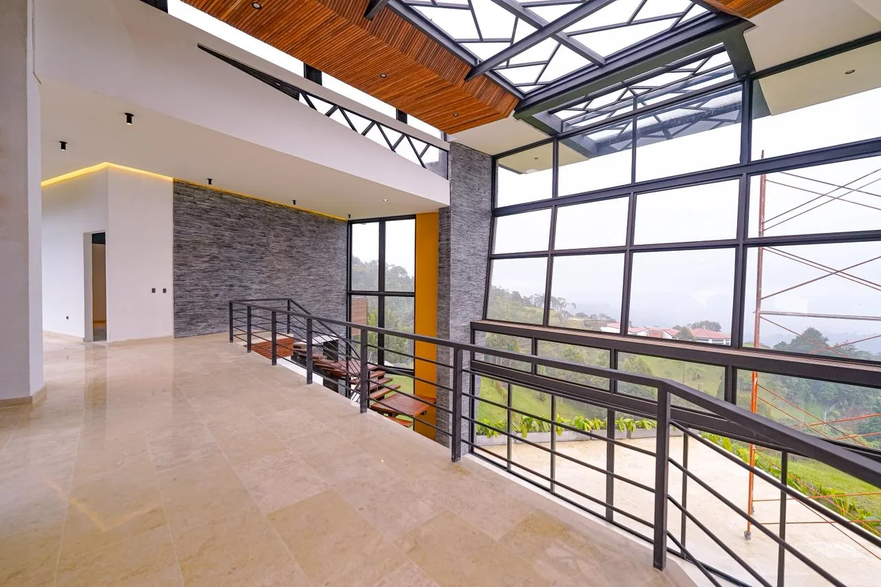 1,300 m² Sustainable Luxury Mansion in Alto de Las Palmas | Off-Grid Living, Panoramic Views & 10,10 - Image 9